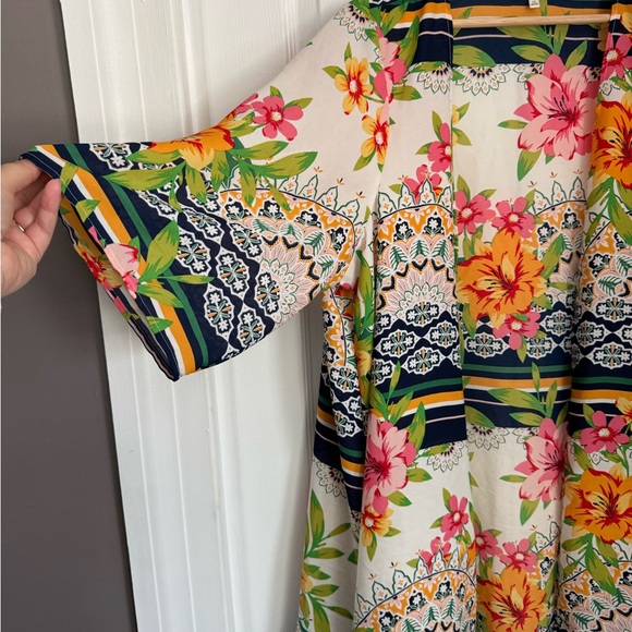 Plus size floral kimono - Picture 4 of 5
